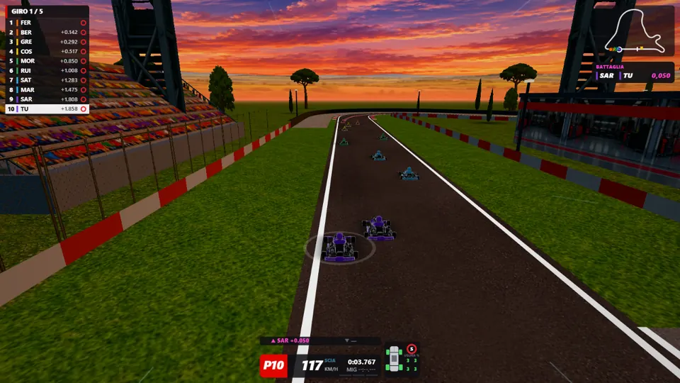 Una gara della Kart Cup al tramonto, con le tribune piene